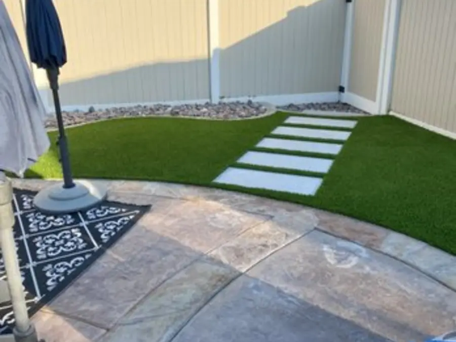 Finished backyard artificial turf